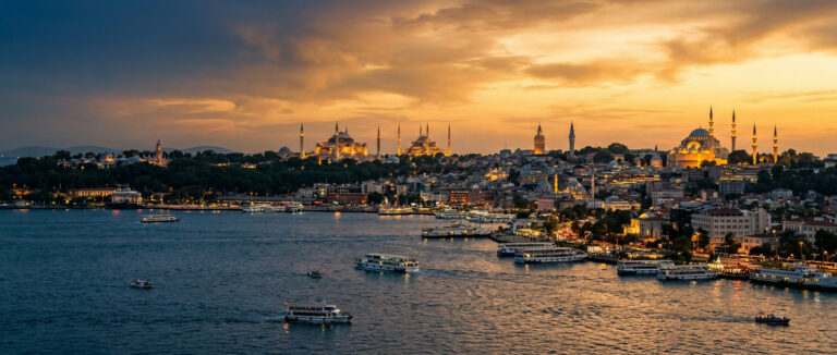 Vista de conjunto de las orillas de Estambul y de su perfil histórico